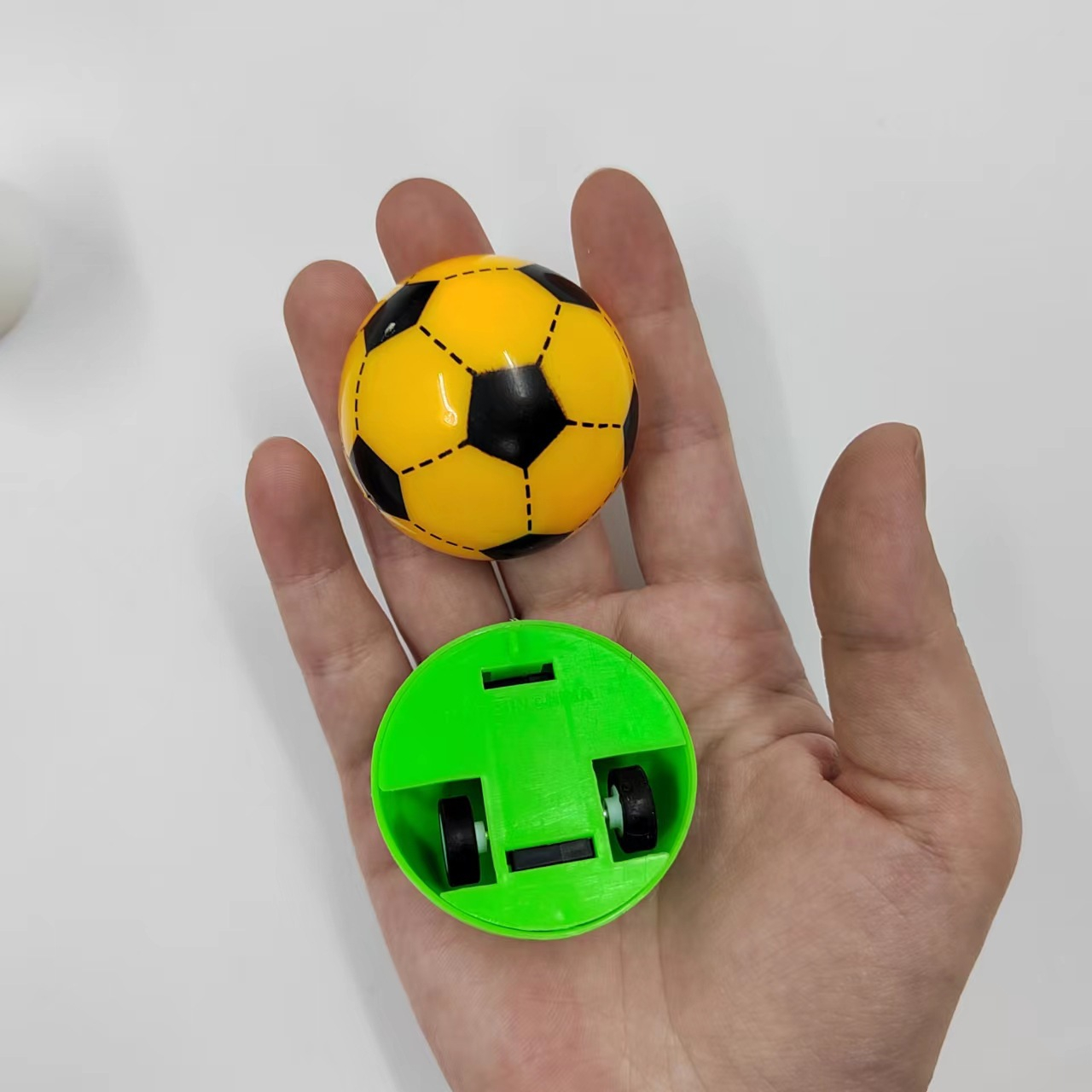 Philoctes Party Mitgebsel Set - 12 Slap Armbänder + 12 Schlüsselanhänger + 6 Masken + 50 Aufkleber