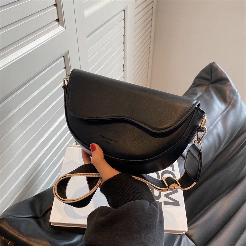 Produktbild von Dasein Umhängetasche Damen Mittel Schwarz - Strukturierte Ledertasche Mit Quaste