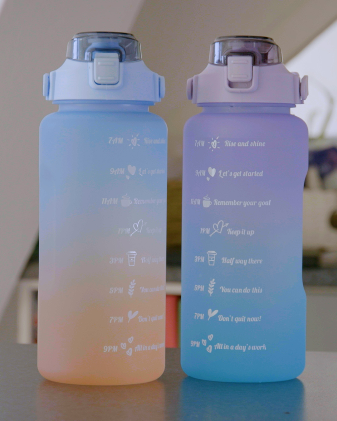 Tragbare Trinkflasche mit Zeitmarkierung 2 Liter