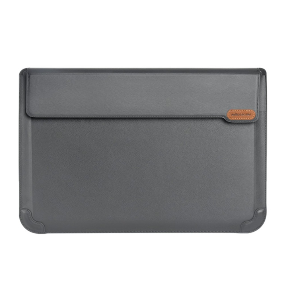 Image of Nillkin - 3in1 Universal 14" Querformat Laptop / MacBook / Tablet Leder Tasche Sleeve + Mauspad + Aufsteller im Litchi Look - Grau bei Apfelkiste.ch