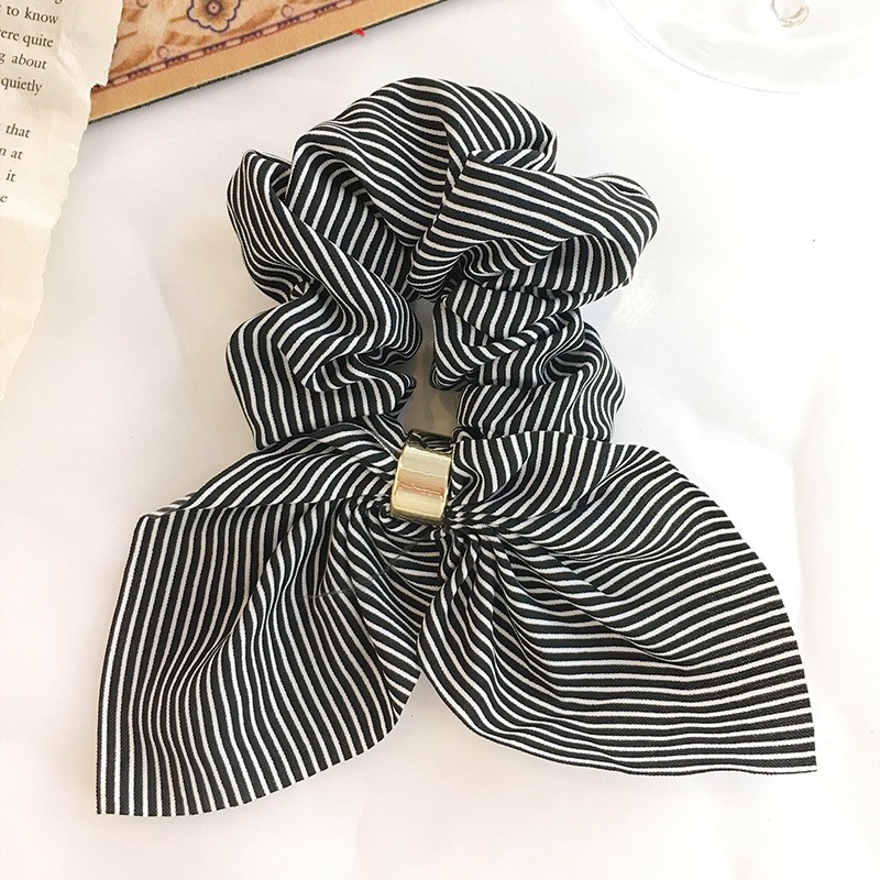 Image of Elastisches Damen Haarband Mode Accessoire Scrunchies Schleifen Look gestreift - Schwarz / Weiss bei Apfelkiste.ch