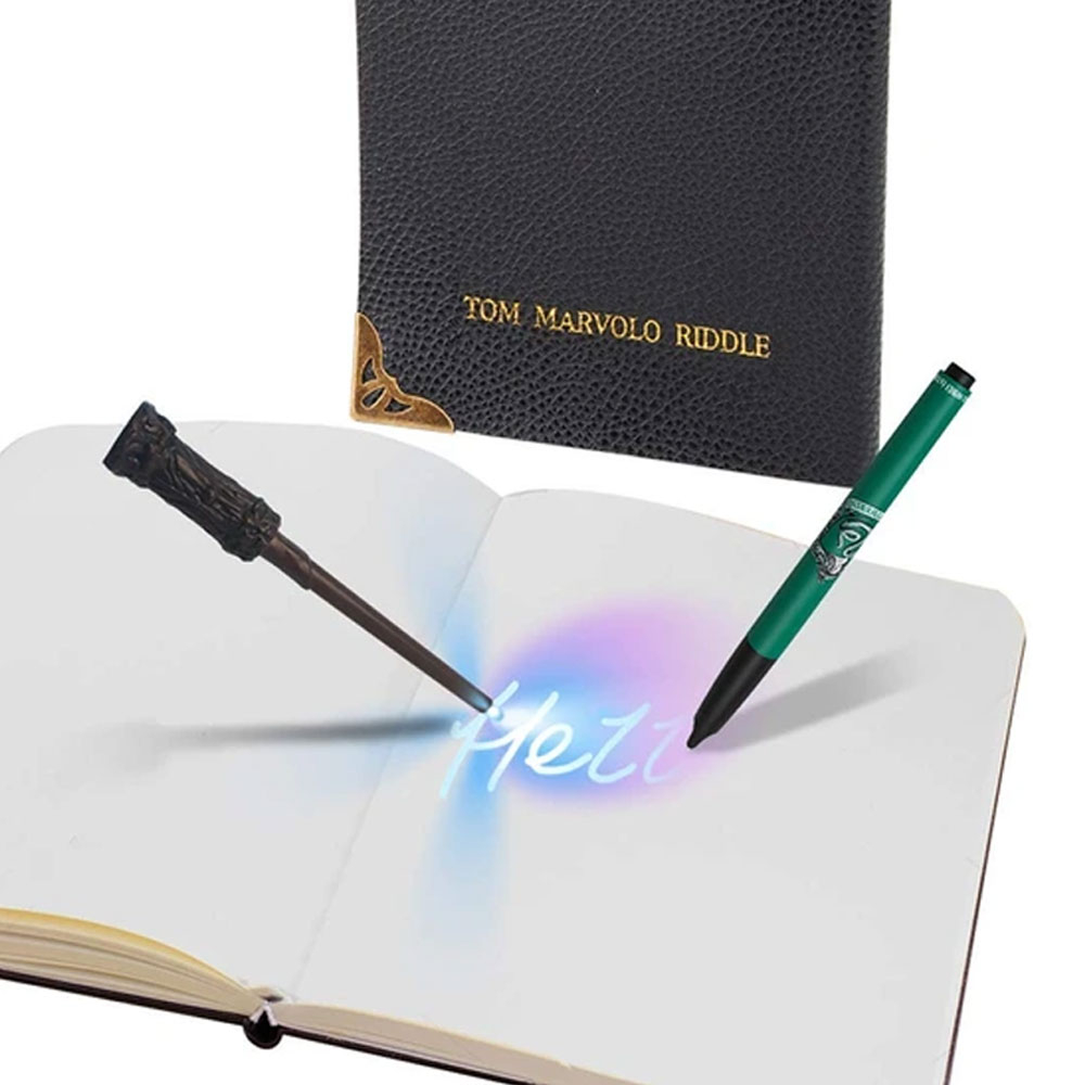 Image of Harry Potter - Tom Riddles Tagebuch mit Fluoreszierendem Stift + UV Zauberstab (inkl. 3x LR41 Batterien) - Schwarz bei Apfelkiste.ch
