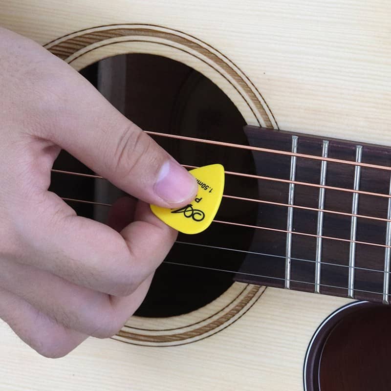 Gitarren-Plektrum Set Mit Leder-Etui (Schlüsselanhänger) & 10 Plektren - Für Gitarre, Bass, Ukulele