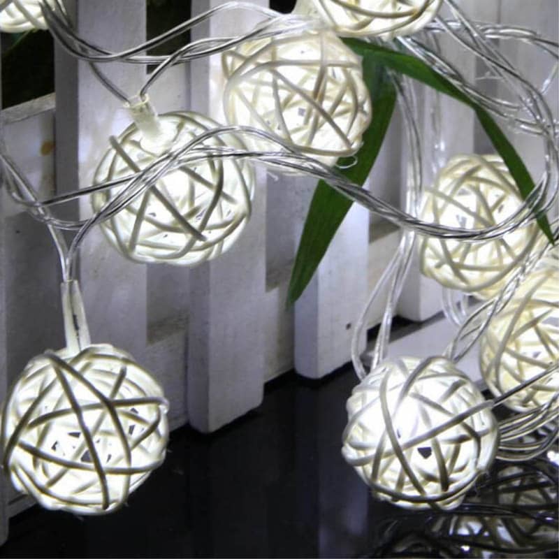2.5m) LED Rattan Lichterkette Ball Design Kaltweiss