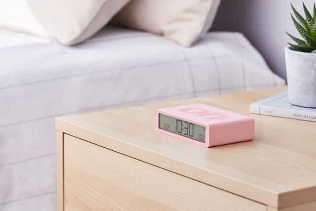 Lexon Flip Classic Digitaler Funk Wecker Pink