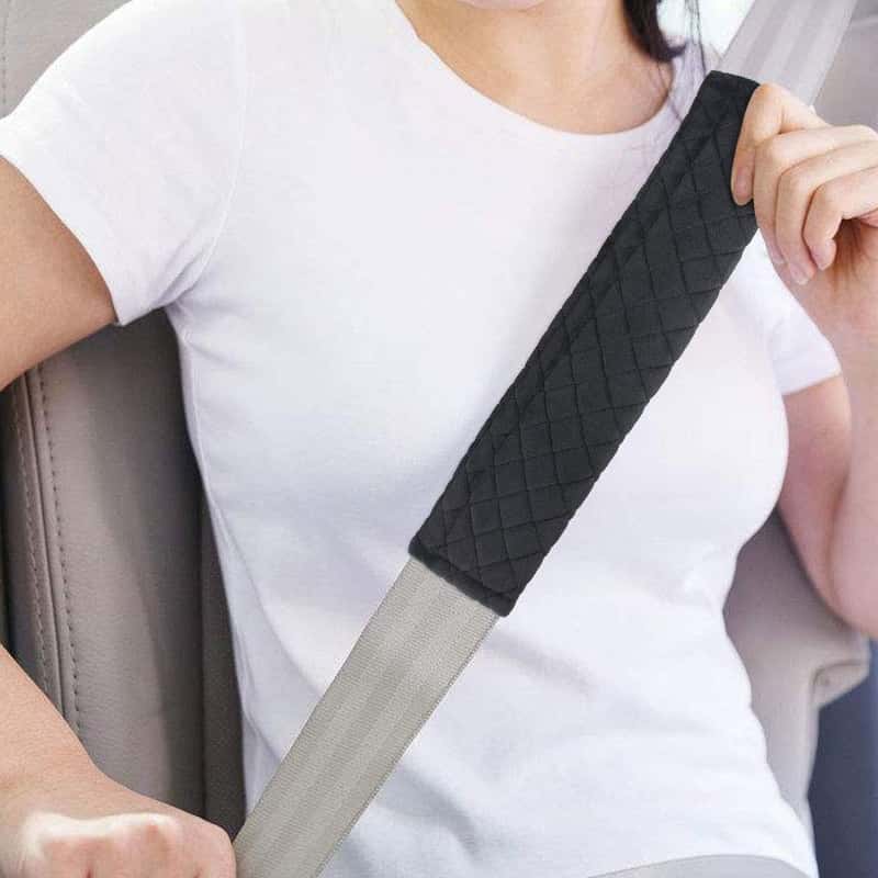 Auto Sicherheitsgurt Schulterpolster A-LFA Schützen Sie Ihren Hals Schulter Polster mit Auto-Logo Gurtschutz Weiche Baumwolle